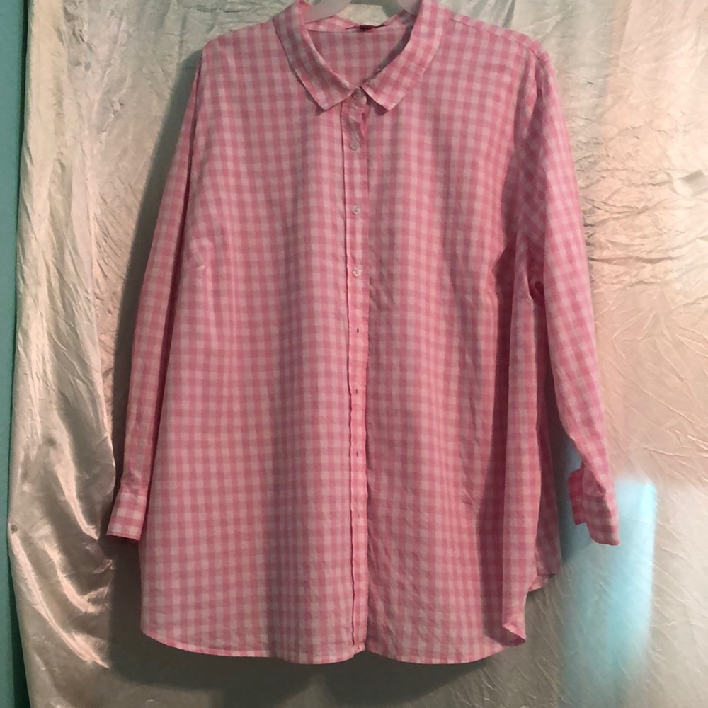 Woman within long  sleeves pink and white gingham.